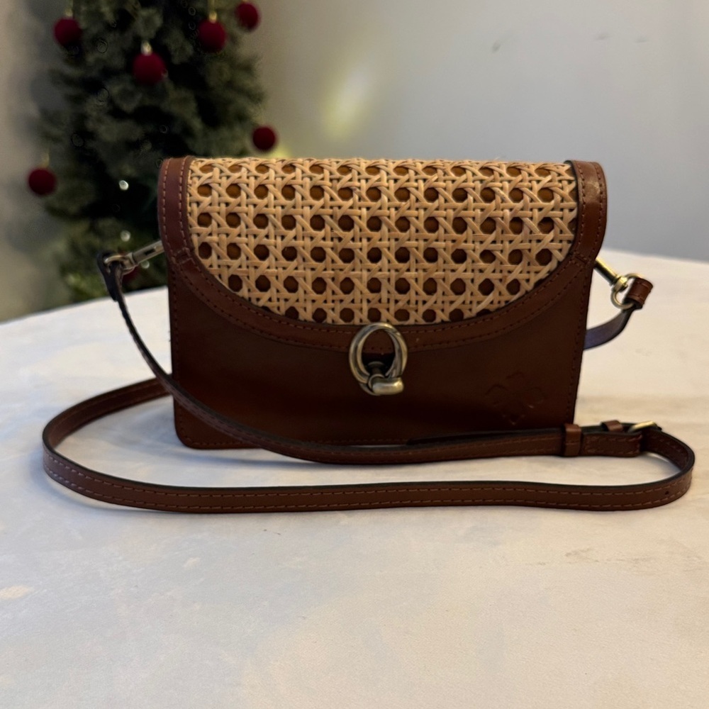 Like new! Patricia Nash Bella Leather Crossbody - Picture 1 of 15